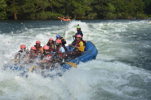 Group of friends rafting in Kullu